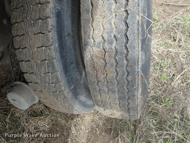 image for item DF1139 1984 Ford L804 dump truck