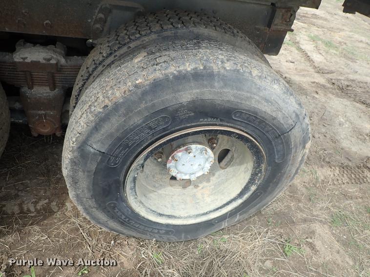 image for item DF1139 1984 Ford L804 dump truck