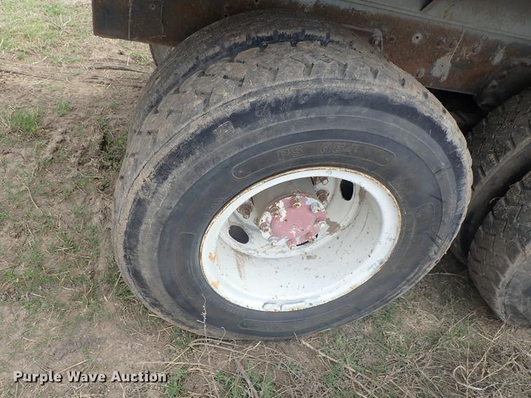 image for item DF1139 1984 Ford L804 dump truck