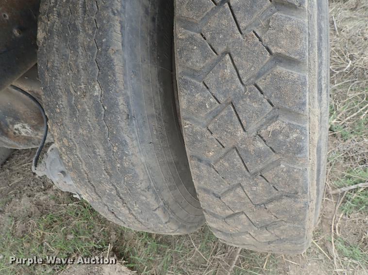 image for item DF1139 1984 Ford L804 dump truck