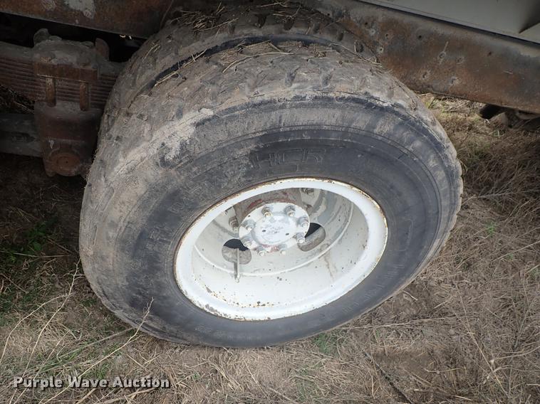 image for item DF1139 1984 Ford L804 dump truck