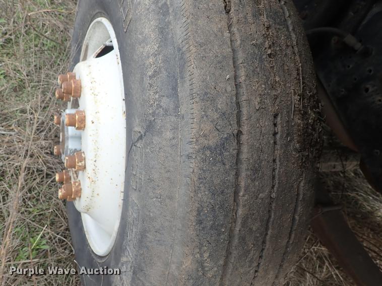 image for item DF1139 1984 Ford L804 dump truck