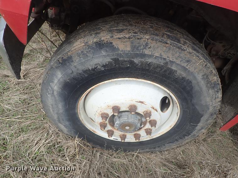 image for item DF1139 1984 Ford L804 dump truck