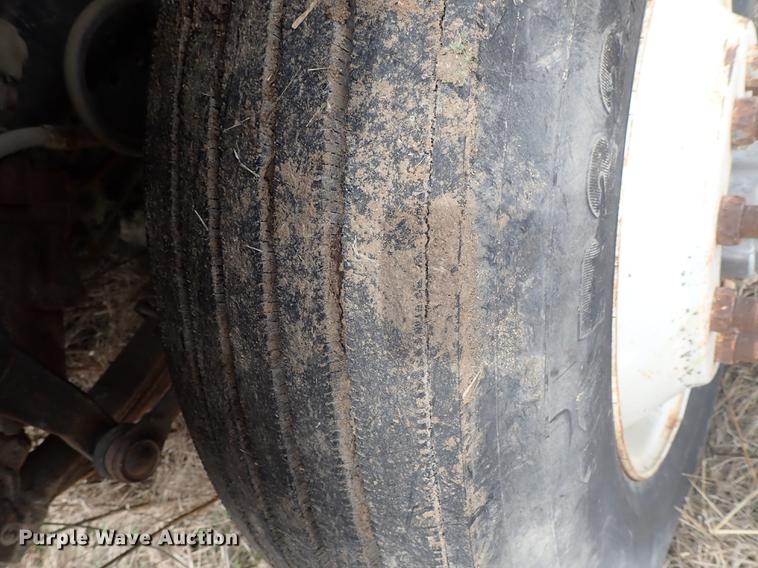 image for item DF1139 1984 Ford L804 dump truck