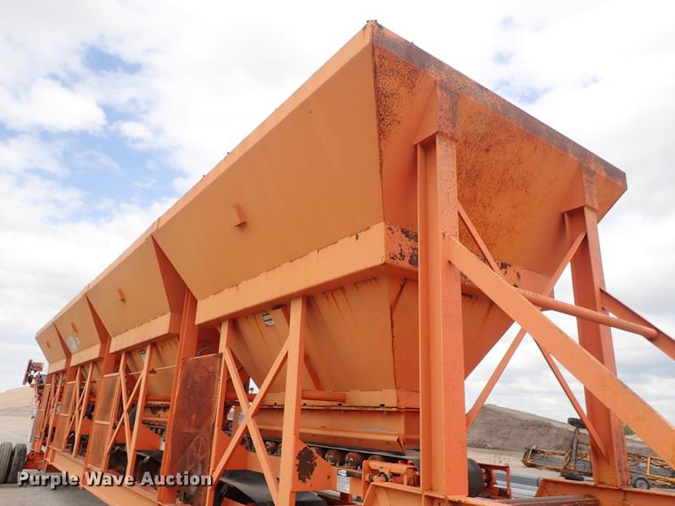 image for item DF1163 1998 Kolberg 924-8 4 bin feeding system