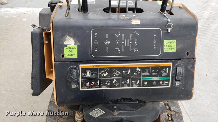 image for item DF3478 Boxer 320 compact utility loader