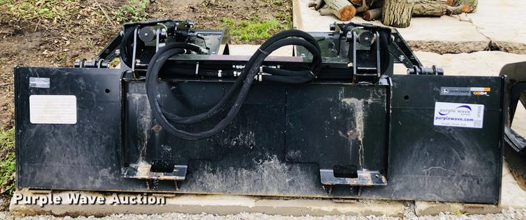 image for item DF6588 John Deere Worksite Pro GS84 skid steer grapple bucket
