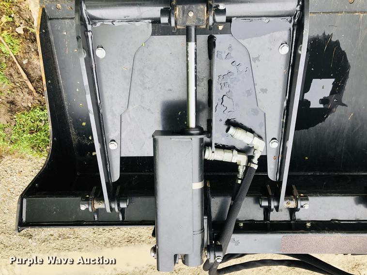 image for item DF6588 John Deere Worksite Pro GS84 skid steer grapple bucket