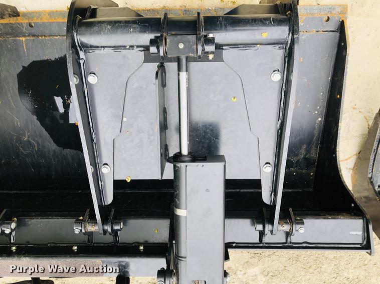 image for item DF6588 John Deere Worksite Pro GS84 skid steer grapple bucket