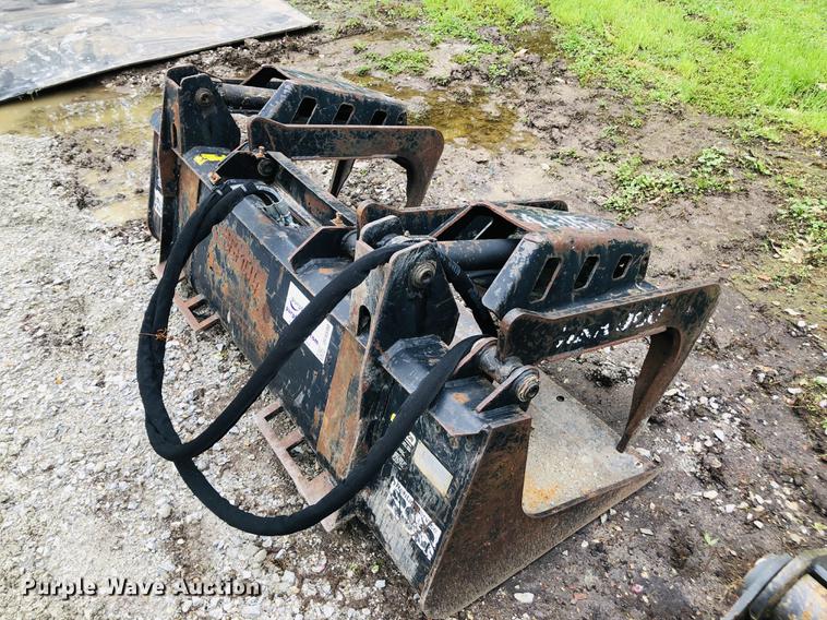 image for item DF6590 Bradco G66BC skid steer grapple bucket