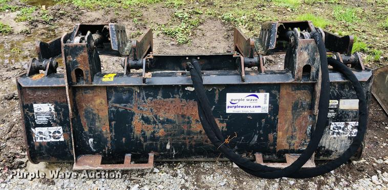image for item DF6590 Bradco G66BC skid steer grapple bucket