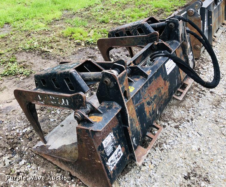 image for item DF6590 Bradco G66BC skid steer grapple bucket