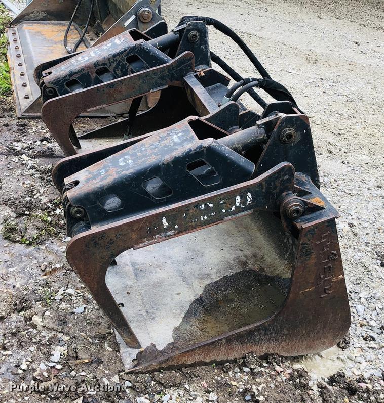 image for item DF6590 Bradco G66BC skid steer grapple bucket