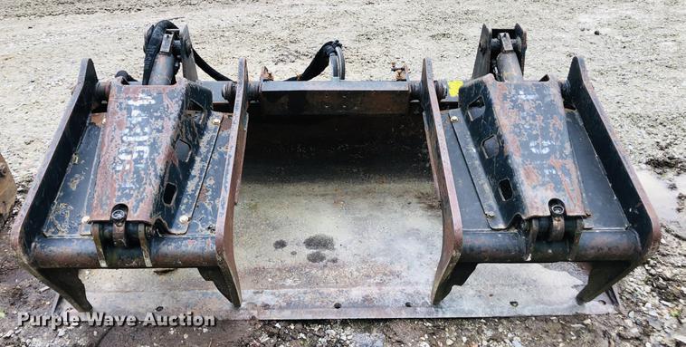 image for item DF6590 Bradco G66BC skid steer grapple bucket