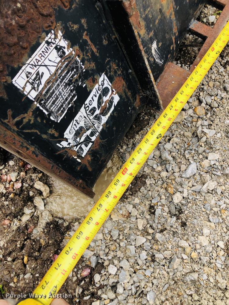 image for item DF6590 Bradco G66BC skid steer grapple bucket