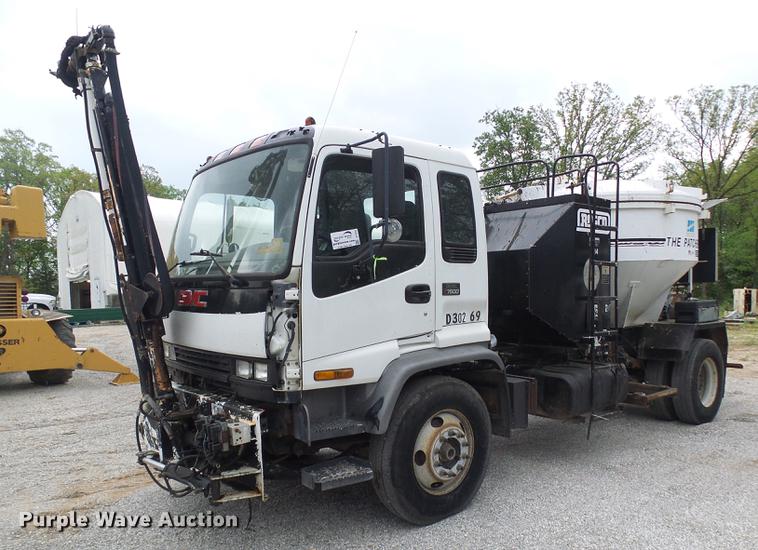 image for item DF7232 2002 GMC T7500 asphalt patch truck