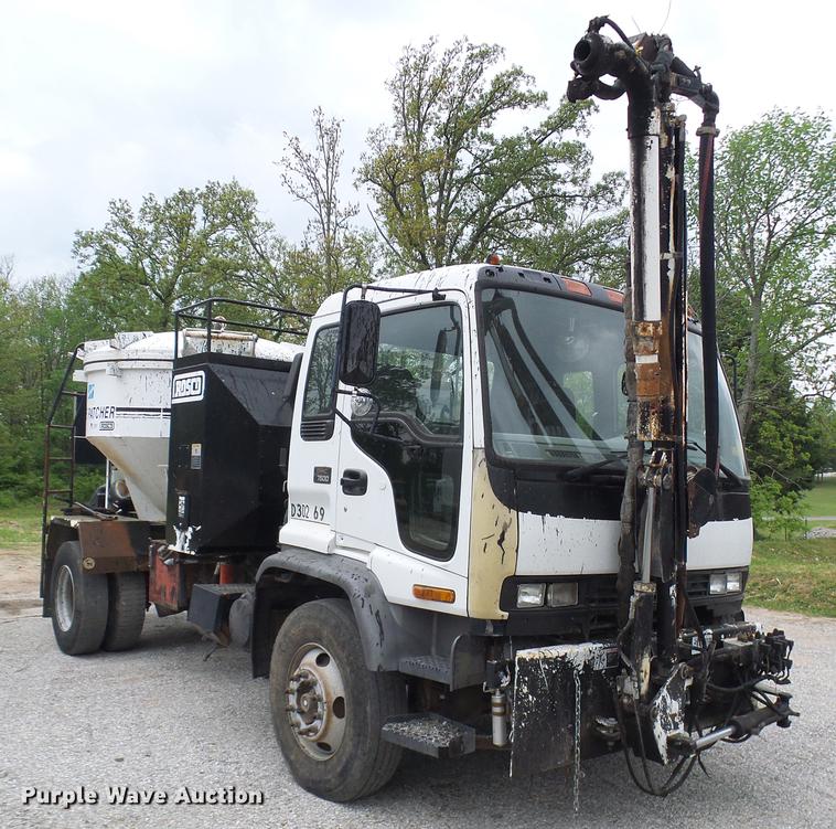 image for item DF7232 2002 GMC T7500 asphalt patch truck