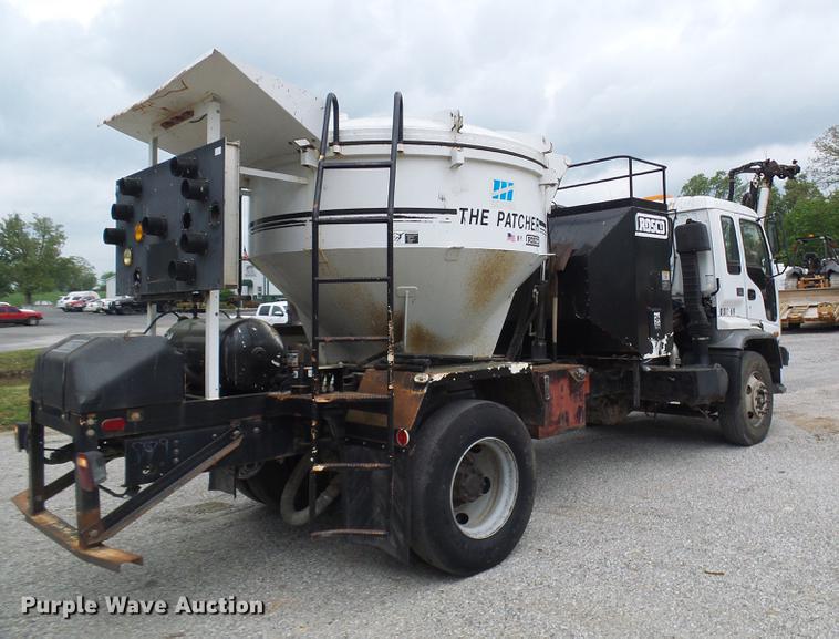 image for item DF7232 2002 GMC T7500 asphalt patch truck