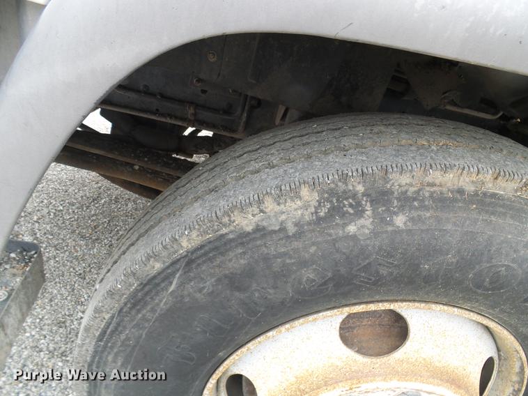 image for item DF7232 2002 GMC T7500 asphalt patch truck