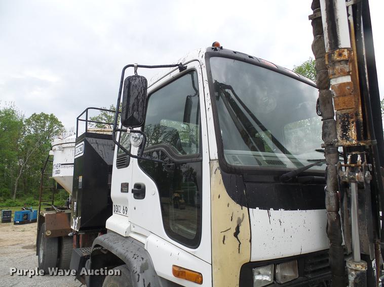 image for item DF7232 2002 GMC T7500 asphalt patch truck