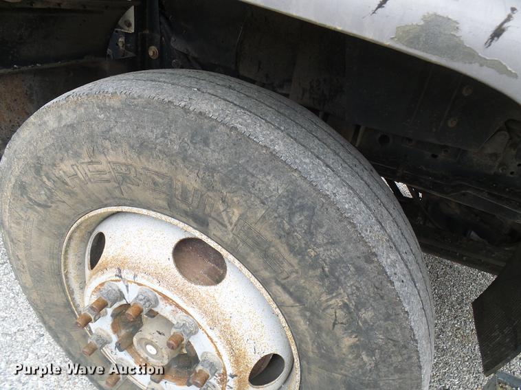 image for item DF7232 2002 GMC T7500 asphalt patch truck