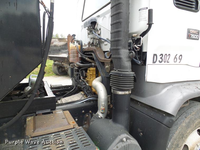 image for item DF7232 2002 GMC T7500 asphalt patch truck