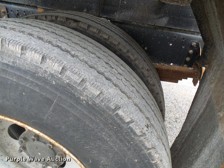 image for item DF7232 2002 GMC T7500 asphalt patch truck