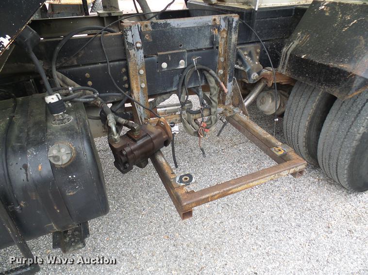 image for item DF7232 2002 GMC T7500 asphalt patch truck