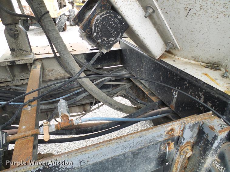 image for item DF7232 2002 GMC T7500 asphalt patch truck