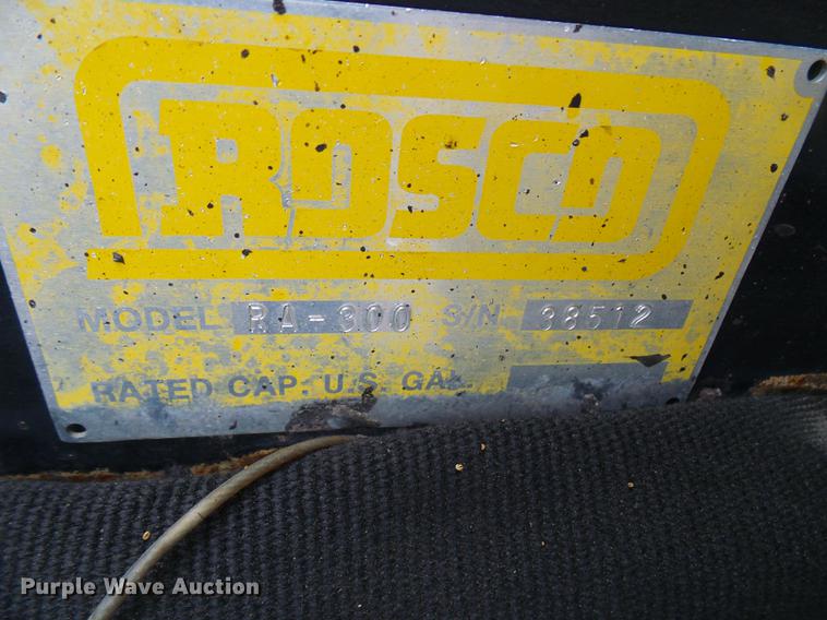 image for item DF7232 2002 GMC T7500 asphalt patch truck