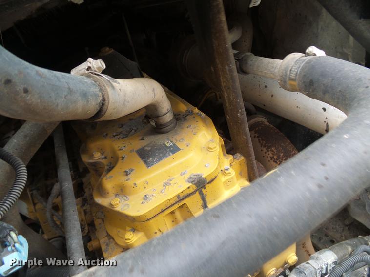 image for item DF7232 2002 GMC T7500 asphalt patch truck