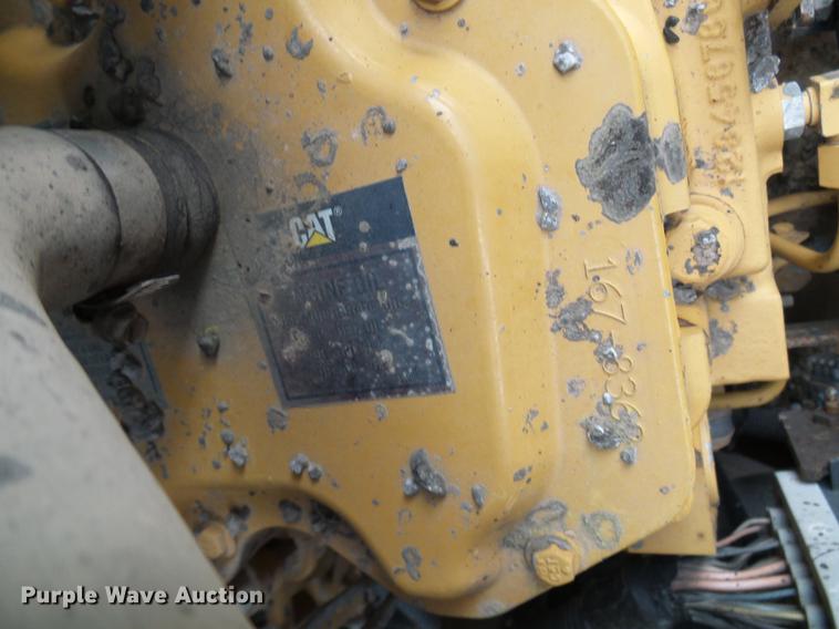 image for item DF7232 2002 GMC T7500 asphalt patch truck