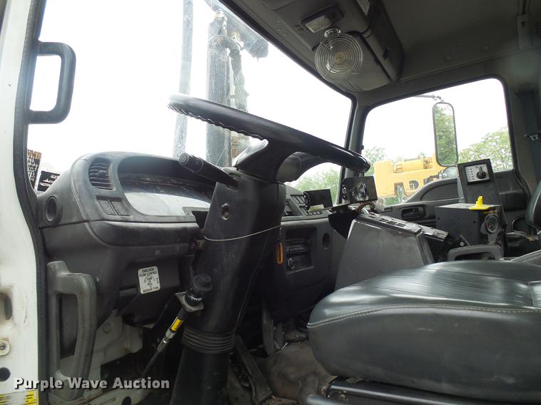 image for item DF7232 2002 GMC T7500 asphalt patch truck