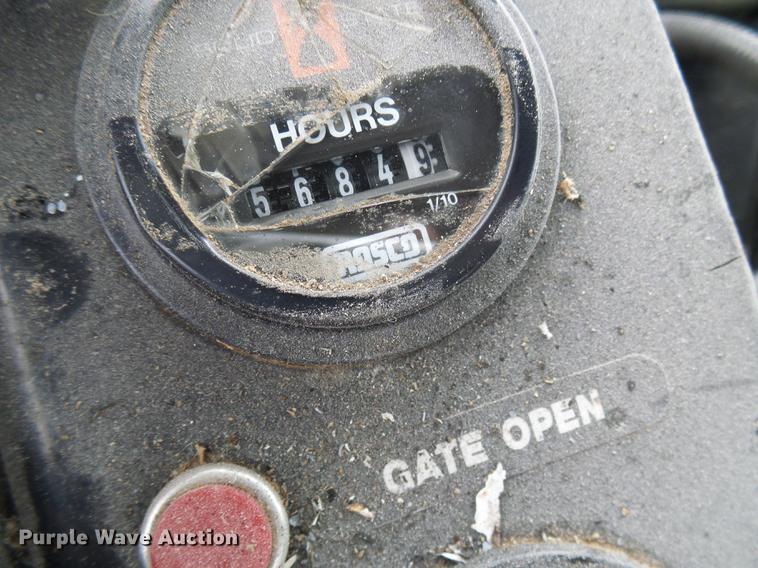 image for item DF7232 2002 GMC T7500 asphalt patch truck