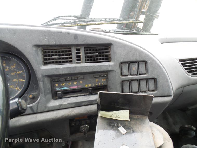 image for item DF7232 2002 GMC T7500 asphalt patch truck