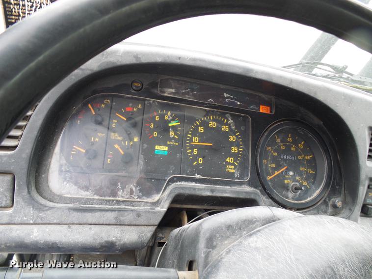 image for item DF7232 2002 GMC T7500 asphalt patch truck