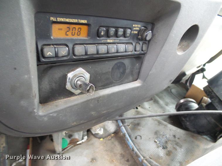 image for item DF7232 2002 GMC T7500 asphalt patch truck