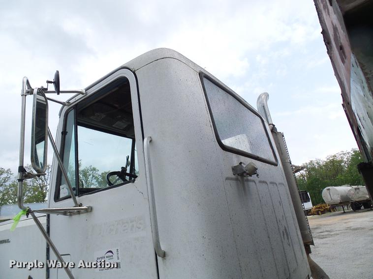 image for item DF7236 1985 GMC General dump truck