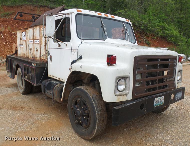 image for item DF7264 1988 International 1754 tank truck