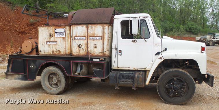 image for item DF7264 1988 International 1754 tank truck