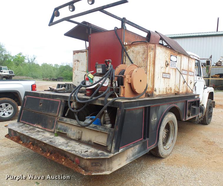 image for item DF7264 1988 International 1754 tank truck