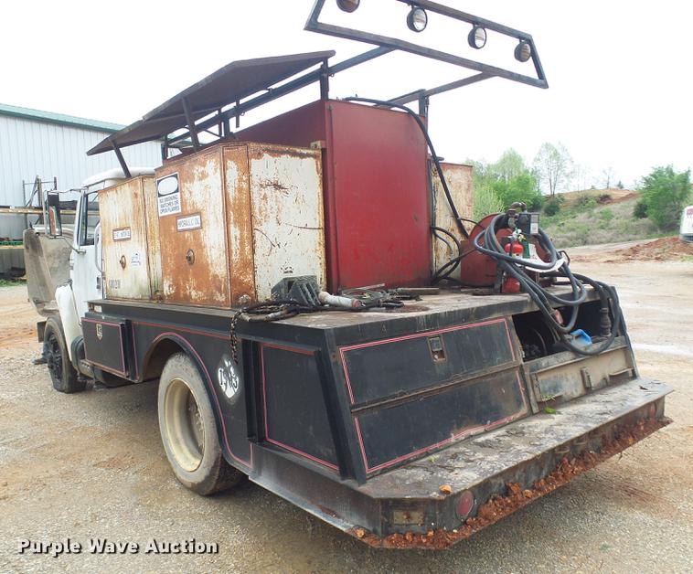 image for item DF7264 1988 International 1754 tank truck