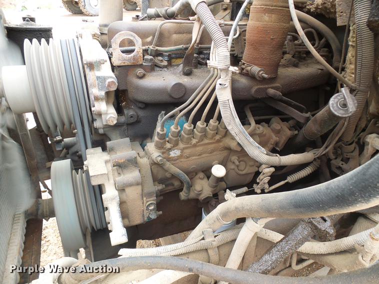 image for item DF7264 1988 International 1754 tank truck