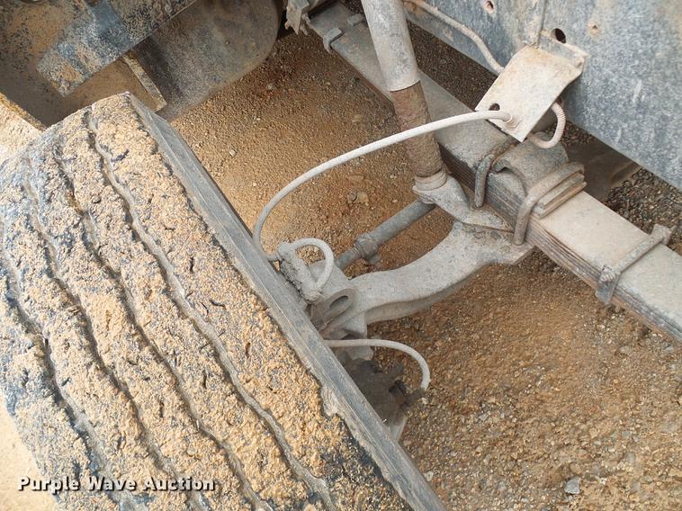 image for item DF7264 1988 International 1754 tank truck