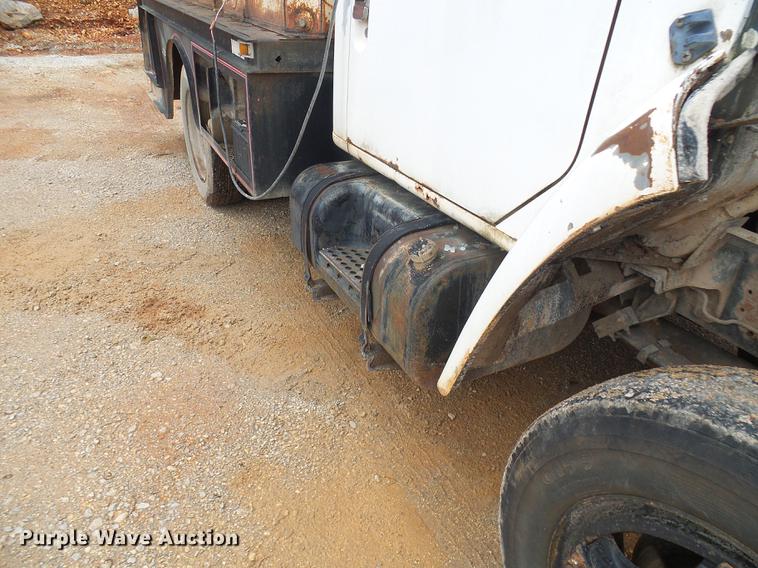 image for item DF7264 1988 International 1754 tank truck