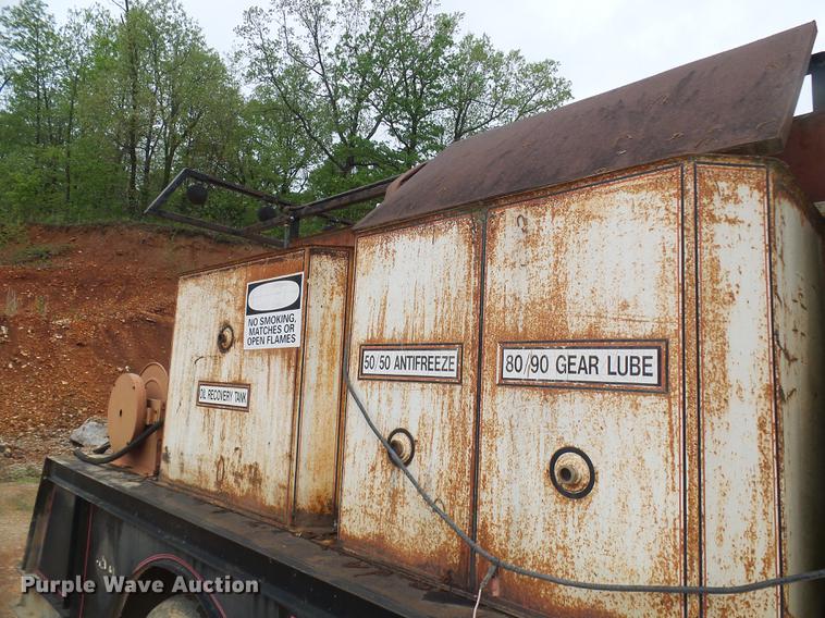 image for item DF7264 1988 International 1754 tank truck