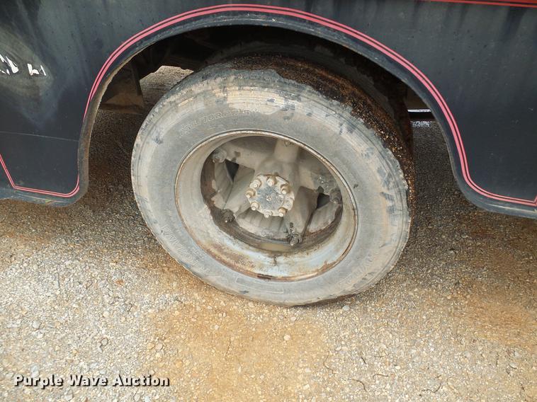 image for item DF7264 1988 International 1754 tank truck