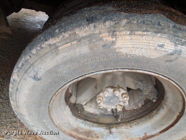 image for item DF7264 1988 International 1754 tank truck