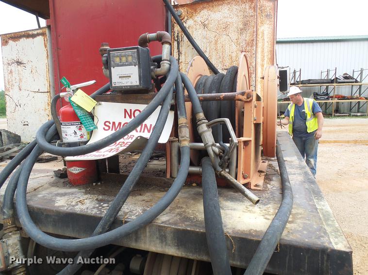 image for item DF7264 1988 International 1754 tank truck