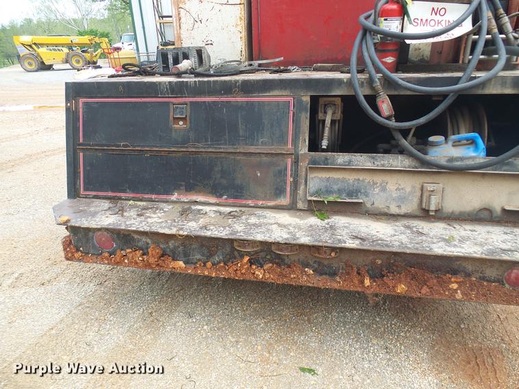 image for item DF7264 1988 International 1754 tank truck